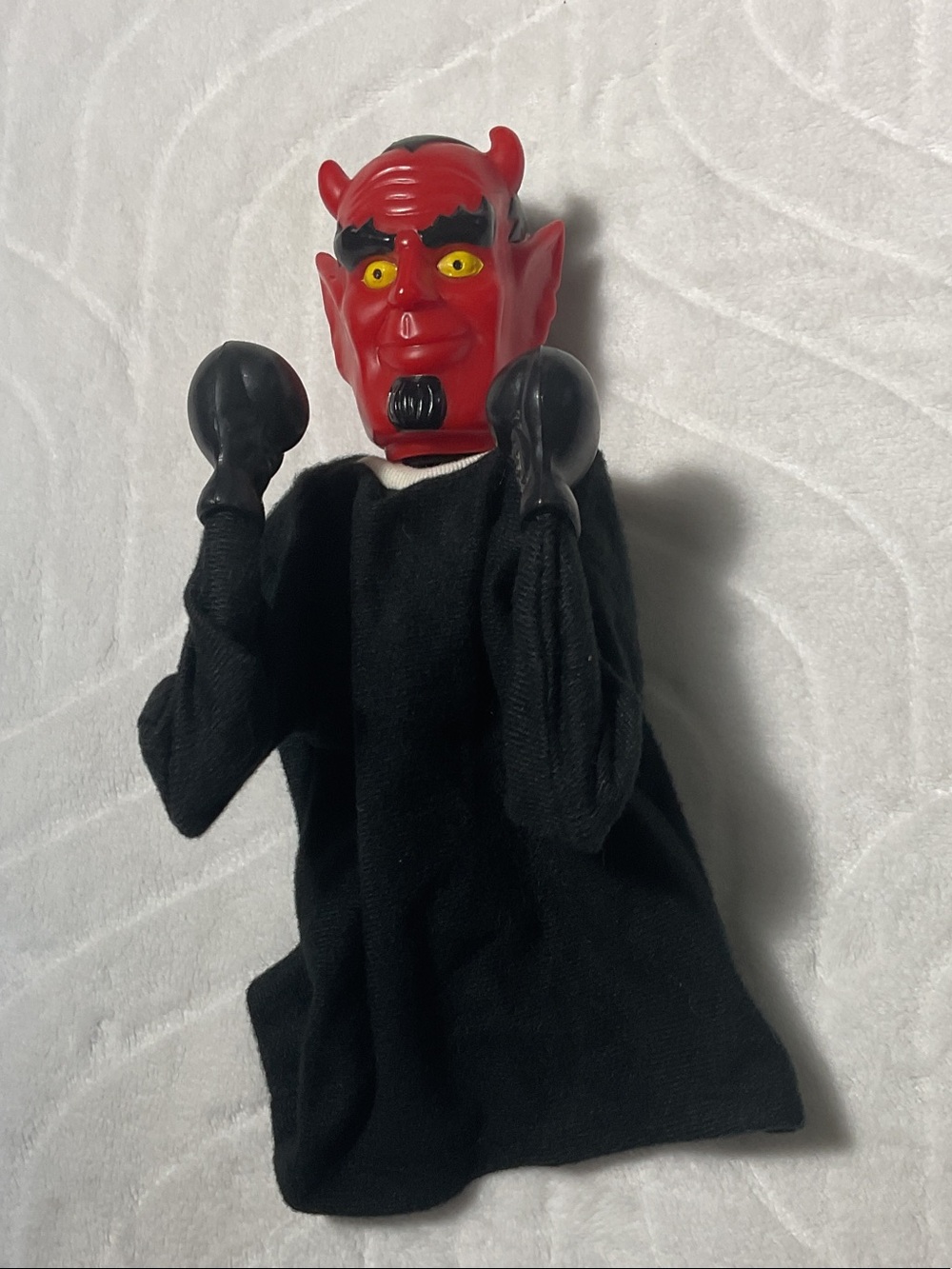 Vintage red Devil Hand Puppet with Black Cloth Body - Picture 2 of 4
